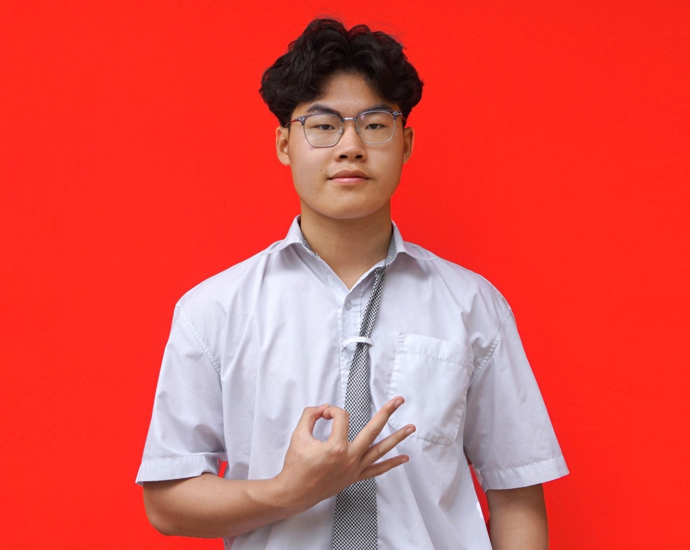 Nam sinh được nhận xét không chỉ học giỏi, thông minh mà còn rất nhiệt tình giúp đỡ, chia sẻ phương pháp học với các bạn. Nam sinh được nhận xét không chỉ học giỏi, thông minh mà còn rất nhiệt tình giúp đỡ, chia sẻ phương pháp học với các bạn.