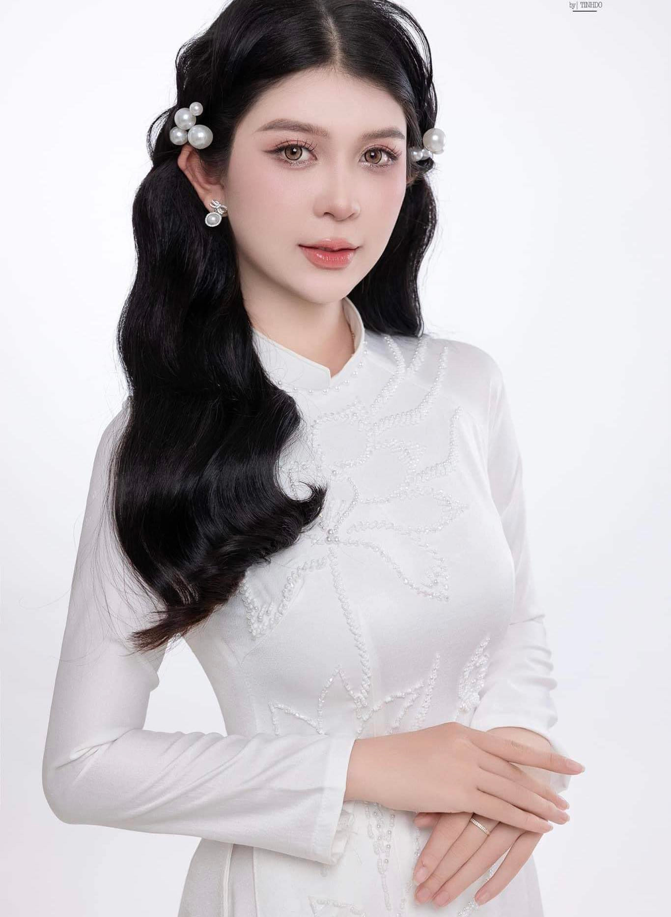 Cô gái sở hữu nét đẹp cuốn hút.