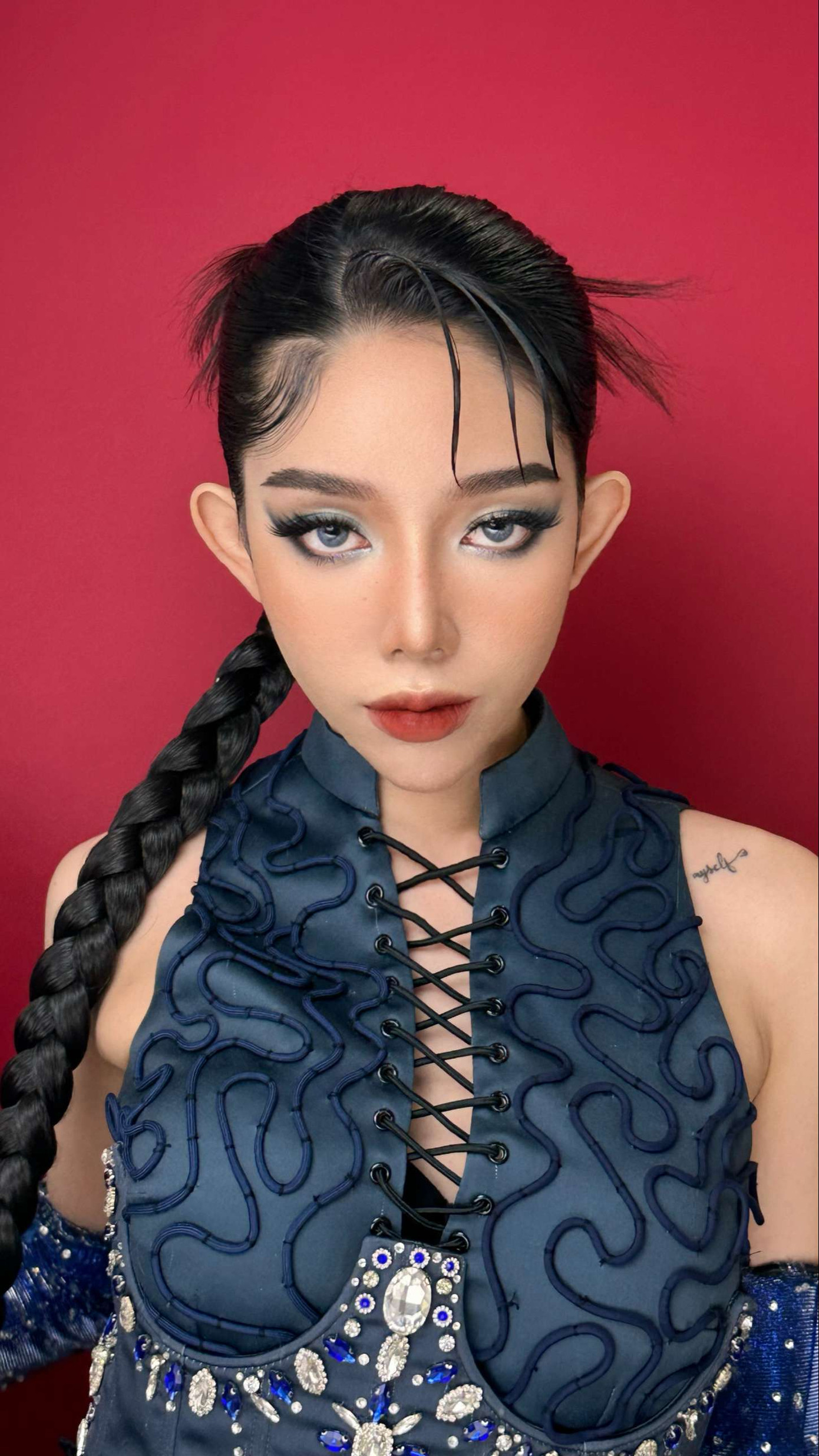 Phùng Phương Thanh với gương mặt và phong cách tạo mẫu chuyên nghiệp.