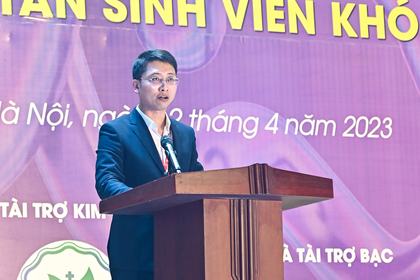 TS. Nguyễn Anh Đức – Bí thư Liên Chi đoàn Khoa, Trưởng ban Tổ chức phát biểu khai mạc chương trình. TS. Nguyễn Anh Đức – Bí thư Liên Chi đoàn Khoa, Trưởng ban Tổ chức phát biểu khai mạc chương trình.