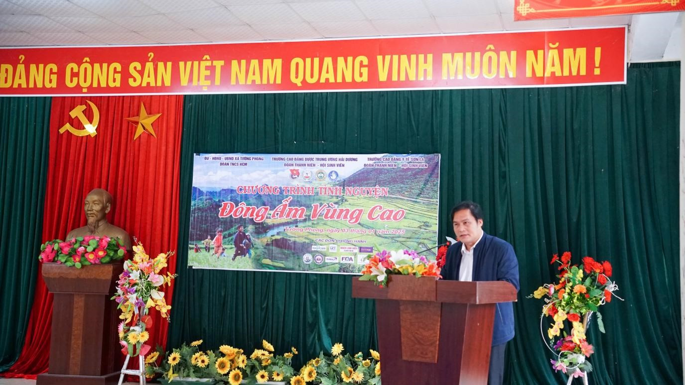Ông Vi Minh Hoài - Chủ tịch UBND xã Tường Phong phát biểu. Ông Vi Minh Hoài - Chủ tịch UBND xã Tường Phong phát biểu.