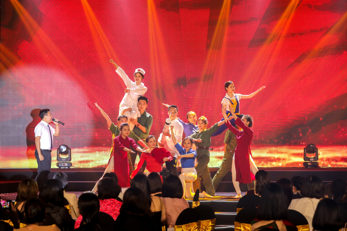 Hoạt động sân khấu. Hoạt động sân khấu.