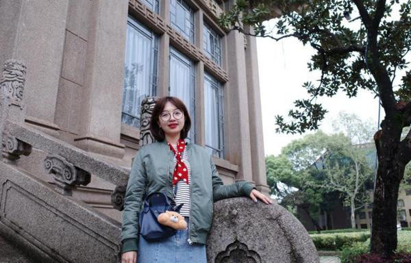 Tiểu Ba La rời bỏ công việc mức lương 1,3 tỷ/năm về quê bán hoa.