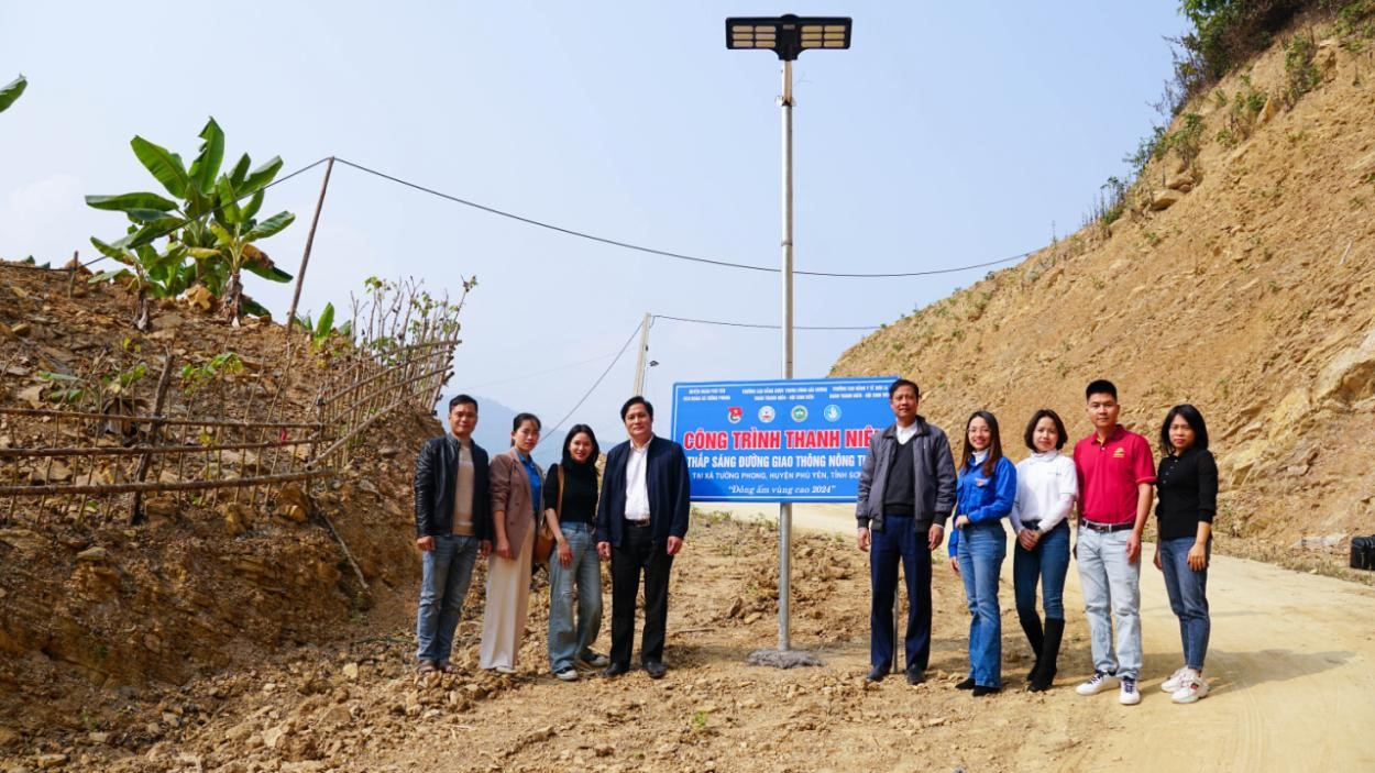 Đoàn thiện nguyện trao tặng công trình thanh niên chào mừng thành công Đại hội đại biểu Đoàn TNCS Hồ Chí Minh trường Cao đẳng Dược Trung ương Hải Dương lần thứ VI, nhiệm kỳ 2024 -2027. Đoàn thiện nguyện trao tặng công trình thanh niên chào mừng thành công Đại hội đại biểu Đoàn TNCS Hồ Chí Minh trường Cao đẳng Dược Trung ương Hải Dương lần thứ VI, nhiệm kỳ 2024 -2027.