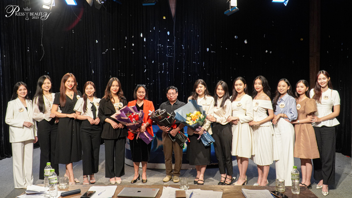 Thử thách ở phần thi này là cơ hội để các thí sinh bộc lộ vẻ đẹp trí tuệ và cái nhìn nhân văn của mình. Thử thách ở phần thi này là cơ hội để các thí sinh bộc lộ vẻ đẹp trí tuệ và cái nhìn nhân văn của mình.