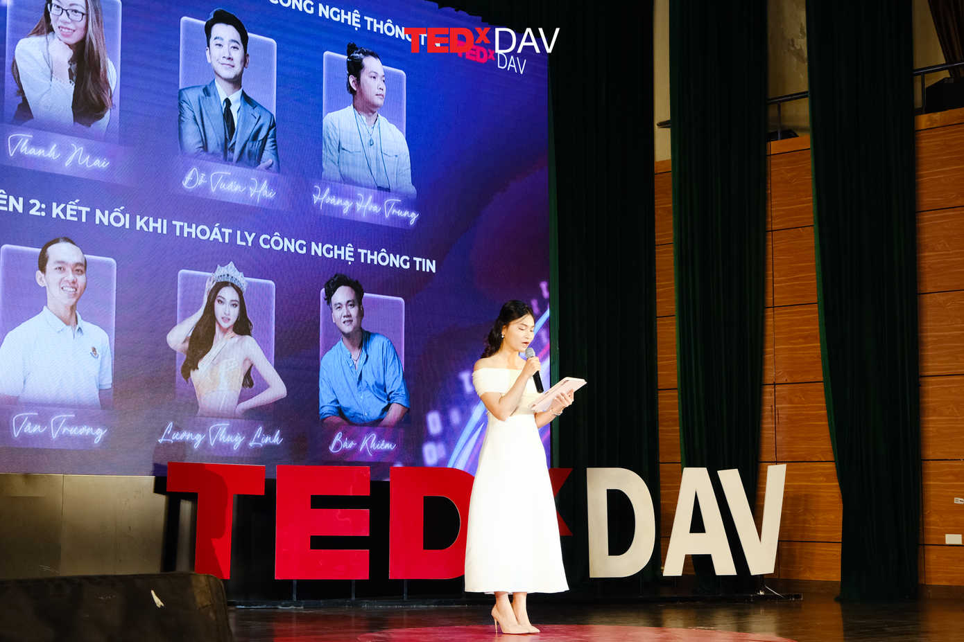 Khai mạc. Khai mạc.