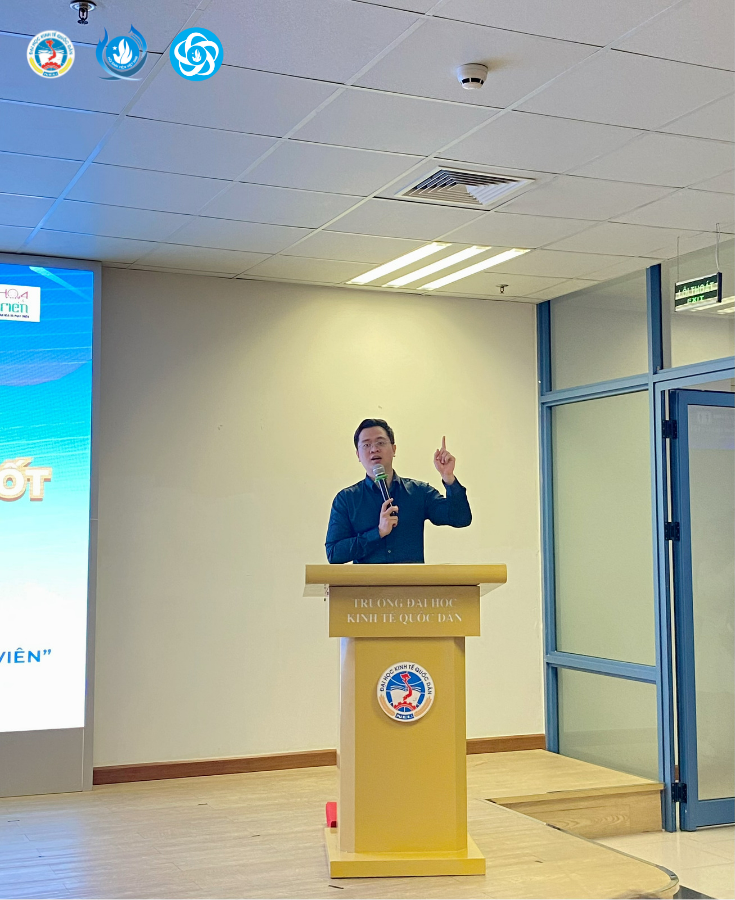 Đ/c Vũ Trí Tuấn - Ủy viên BCH Thành Đoàn Hà Nội, Bí thư Đoàn Trường ĐH KTQD - phát biểu khai mạc.