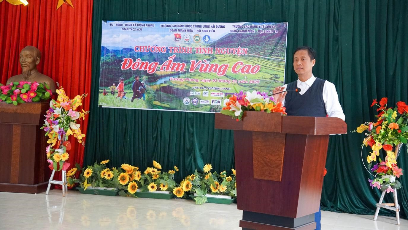 TS. Trần Bá Kiên – Phó Bí thư Đảng ủy, Hiệu trưởng trường Cao đẳng Dược Trung ương Hải Dương phát biểu. TS. Trần Bá Kiên – Phó Bí thư Đảng ủy, Hiệu trưởng trường Cao đẳng Dược Trung ương Hải Dương phát biểu.