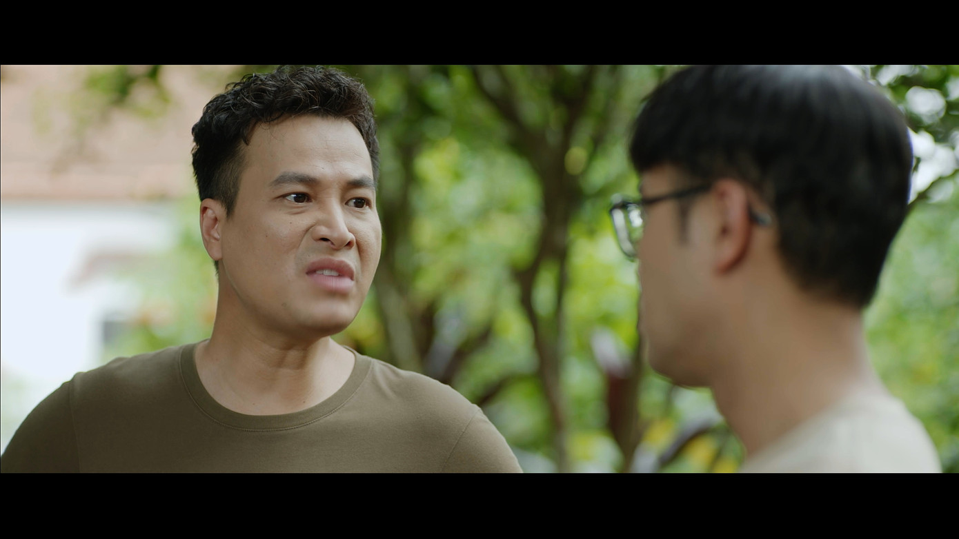 Anh Đức hóa thân vào nhân vật Tiến – một anh chàng lẻo mép, thánh nổ.