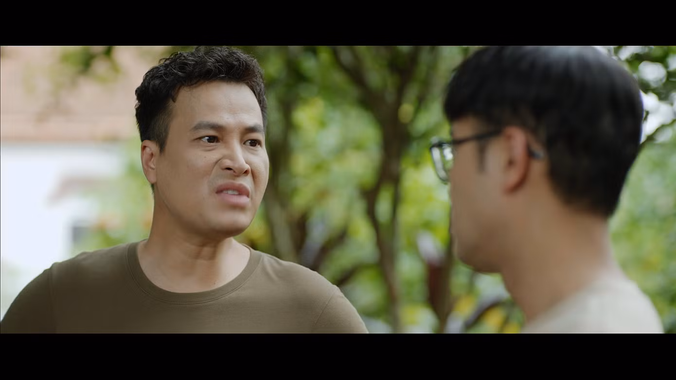 Anh Đức hóa thân vào nhân vật Tiến – một anh chàng lẻo mép, thánh nổ.