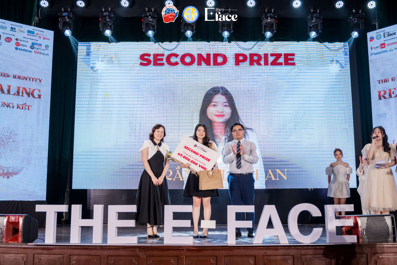 Quý quân Cuộc thi - thí sinh Trần Thanh An.