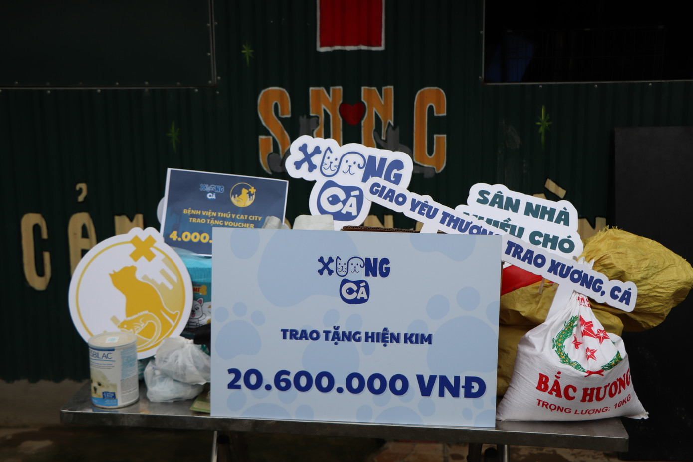 Các phần quà mà BTC dự án thiện nguyện Xương cá nhận được từ các mạnh thường quân. Các phần quà mà BTC dự án thiện nguyện Xương cá nhận được từ các mạnh thường quân.