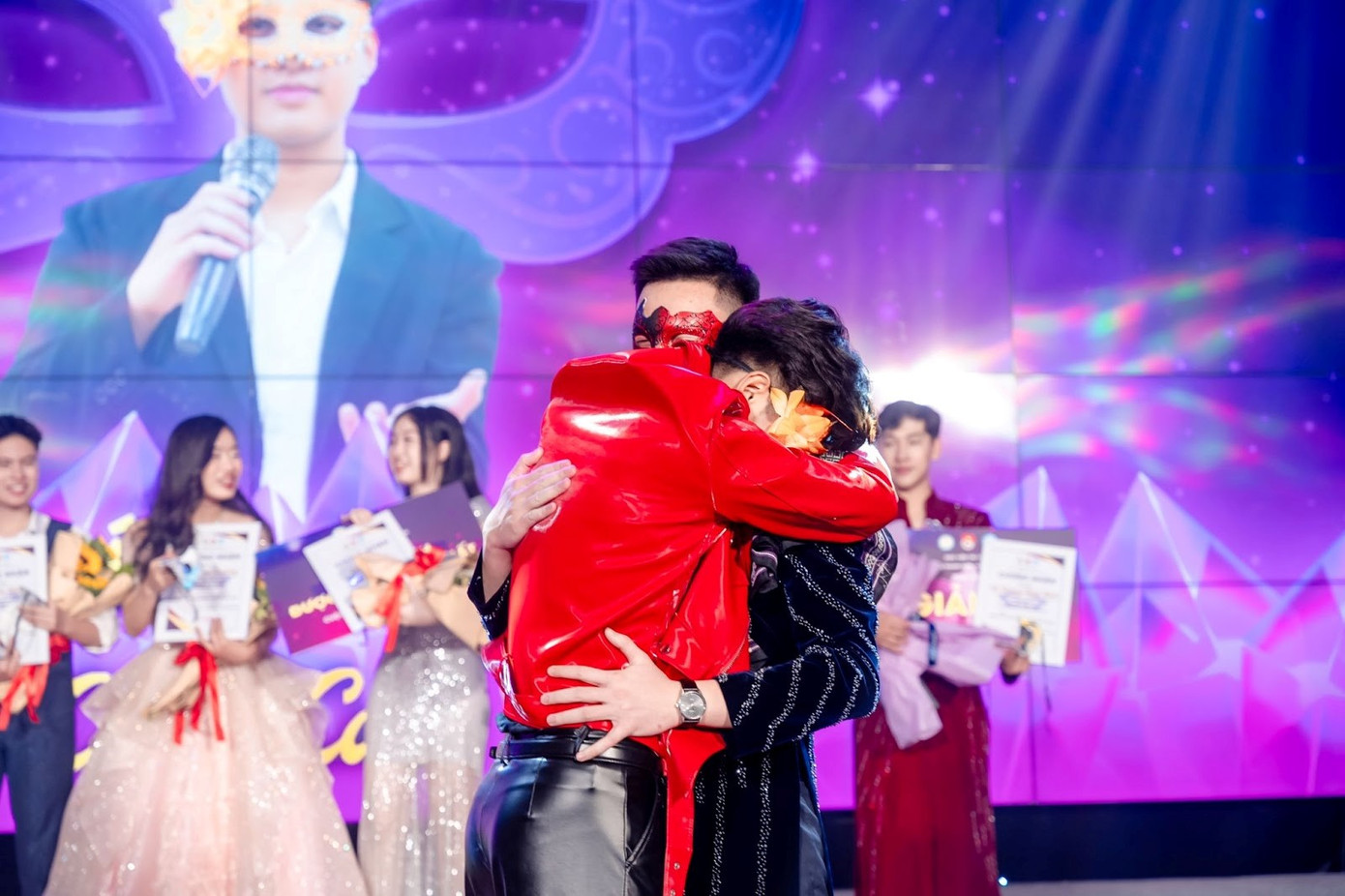 Việt Quân xúc động khi trở thành Quán quân cuộc thi.