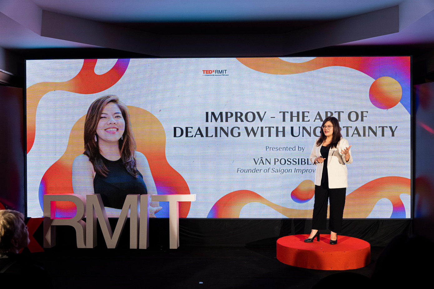 Bà Vân Possible, huấn luyện viên kịch ứng tác và nhà sáng lập Saigon Improv House (Ảnh: UK Motion và TEDxRMIT).