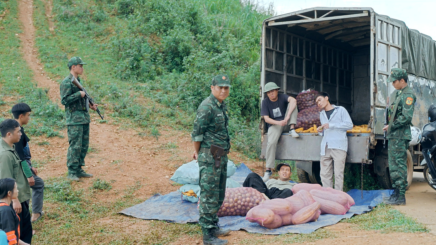 (Ảnh trong phim) (Ảnh trong phim)