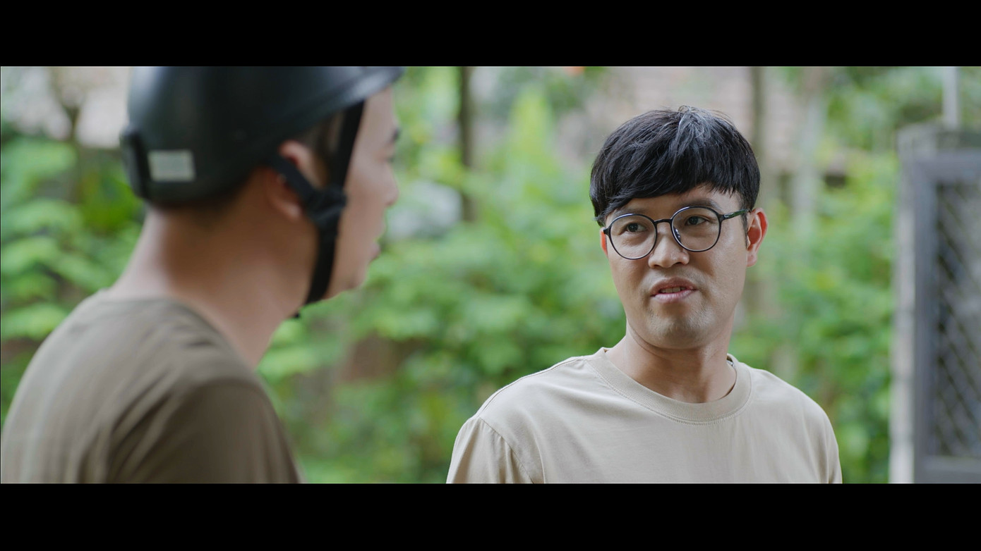 Thái Sơn trong vai Thắng – 1 anh chàng ngốc nghếch, cà lăm.