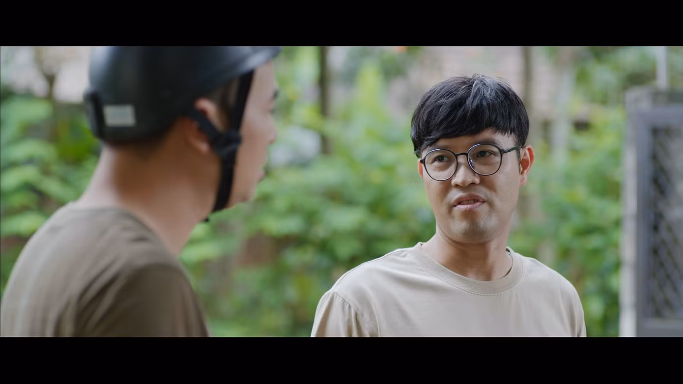 Thái Sơn trong vai Thắng – 1 anh chàng ngốc nghếch, cà lăm.