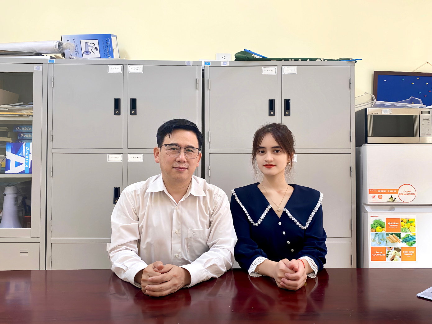 Dương Thảo cùng PGS.TS Đào Ngọc Hùng - Trưởng bộ môn Địa lý Tự nhiên – Khoa Địa lý – Trường Đại học Sư phạm Hà Nội. Dương Thảo cùng PGS.TS Đào Ngọc Hùng - Trưởng bộ môn Địa lý Tự nhiên – Khoa Địa lý – Trường Đại học Sư phạm Hà Nội.