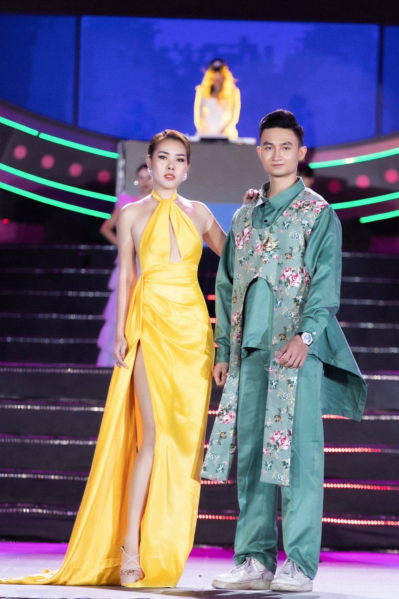 Song Nhi - Hoa hậu Thời trang 2022 và Hoàng Việt An - Nam vương Hữu Nghị 2022.