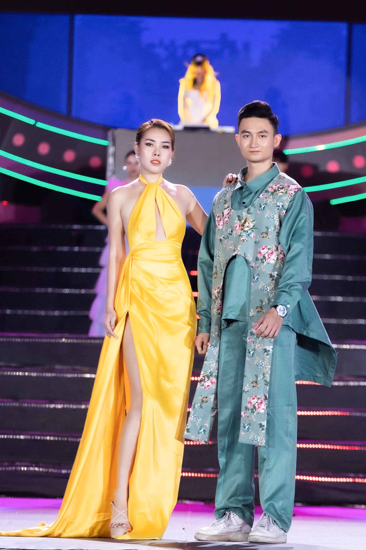 Song Nhi - Hoa hậu Thời trang 2022 và Hoàng Việt An - Nam vương Hữu Nghị 2022. Song Nhi - Hoa hậu Thời trang 2022 và Hoàng Việt An - Nam vương Hữu Nghị 2022.