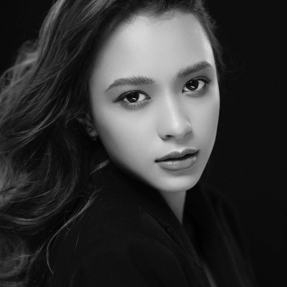 Tôn Nữ Khánh Uyên sinh ra và lớn lên tại Đà Lạt. Tôn Nữ Khánh Uyên sinh ra và lớn lên tại Đà Lạt.