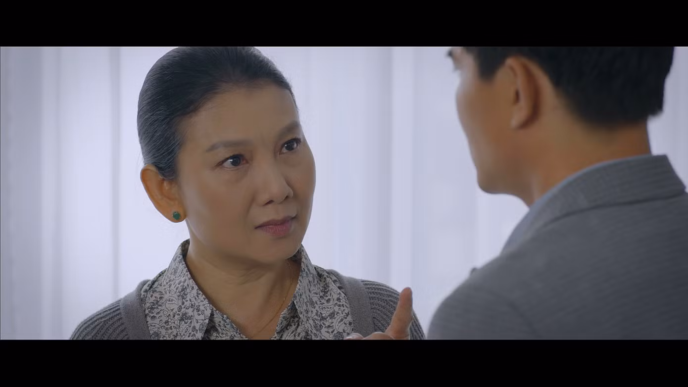 NSND Mỹ Uyên trong vai bà Xinh – Mẹ của Nghĩa.