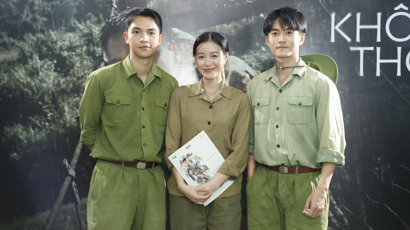 Việt Hoàng, Huyền Trang, Thừa Tuấn Anh trong buổi họp báo ( ảnh từ trái sang)