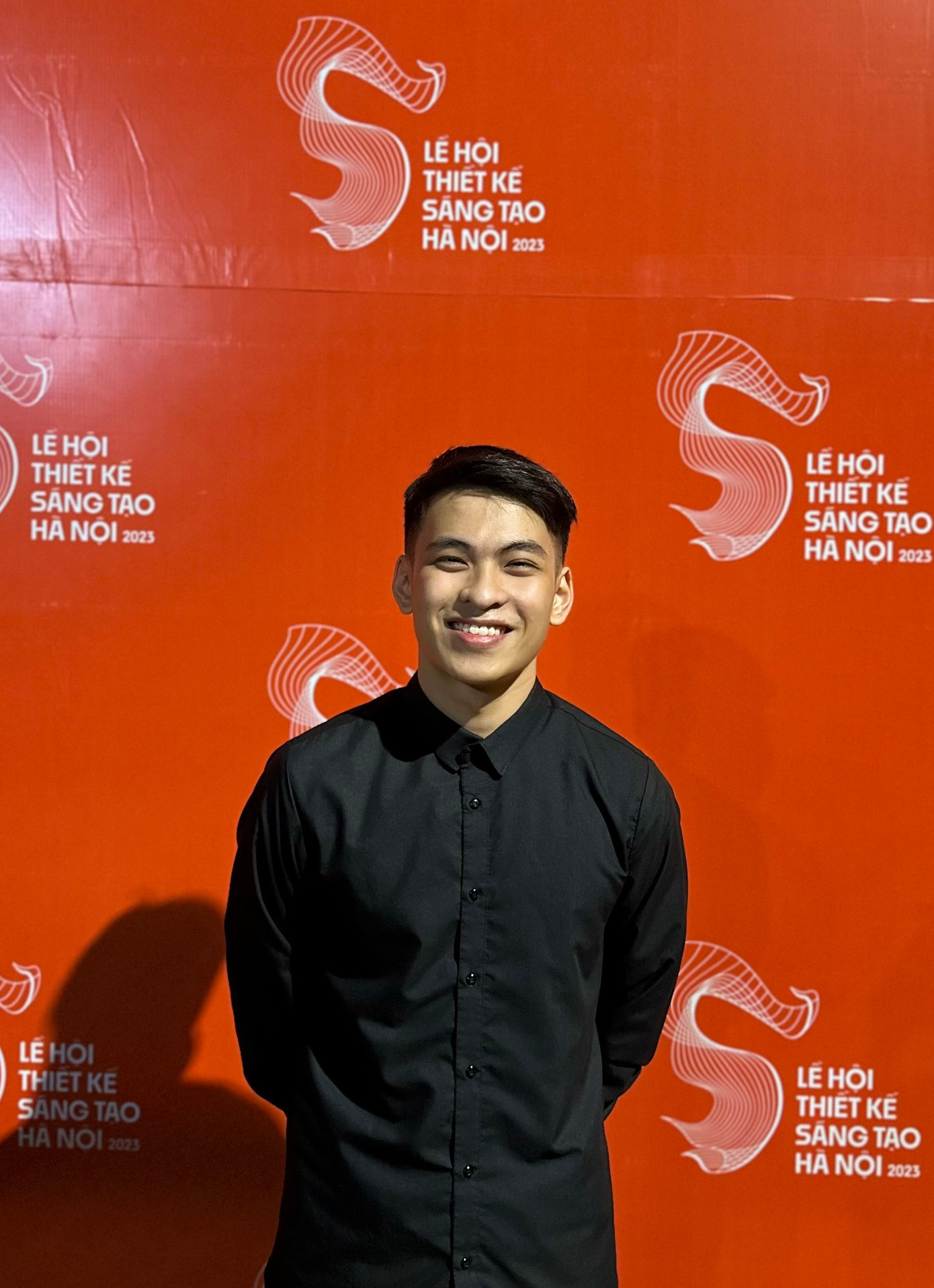 Hồng Phong học hỏi được nhiều từ những công việc làm thêm, đến nay có thể giúp ích vào công việc kinh doanh chung của gia đình.( Ảnh: SSMO) Hồng Phong học hỏi được nhiều từ những công việc làm thêm, đến nay có thể giúp ích vào công việc kinh doanh chung của gia đình.( Ảnh: SSMO)