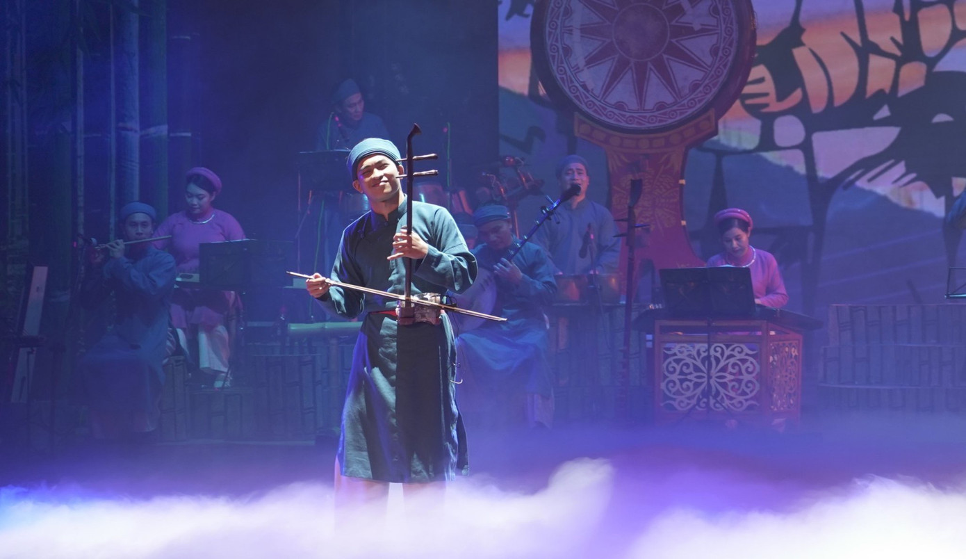 Hồng Phong giành huy chương Bạc với tiết mục Solo tại Hội diễn nghệ thuật chuyên nghiệp Toàn quân 2023 tại Nhà hát Quân đội. Hồng Phong giành huy chương Bạc với tiết mục Solo tại Hội diễn nghệ thuật chuyên nghiệp Toàn quân 2023 tại Nhà hát Quân đội.