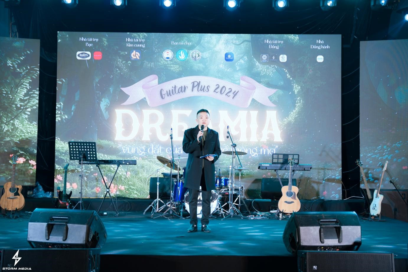 Th.S Hà Thế Duy - Bí thư Đoàn Trường, Chủ tịch Hội sinh viên Trường phát biểu chỉ đạo chương trình. Th.S Hà Thế Duy - Bí thư Đoàn Trường, Chủ tịch Hội sinh viên Trường phát biểu chỉ đạo chương trình.