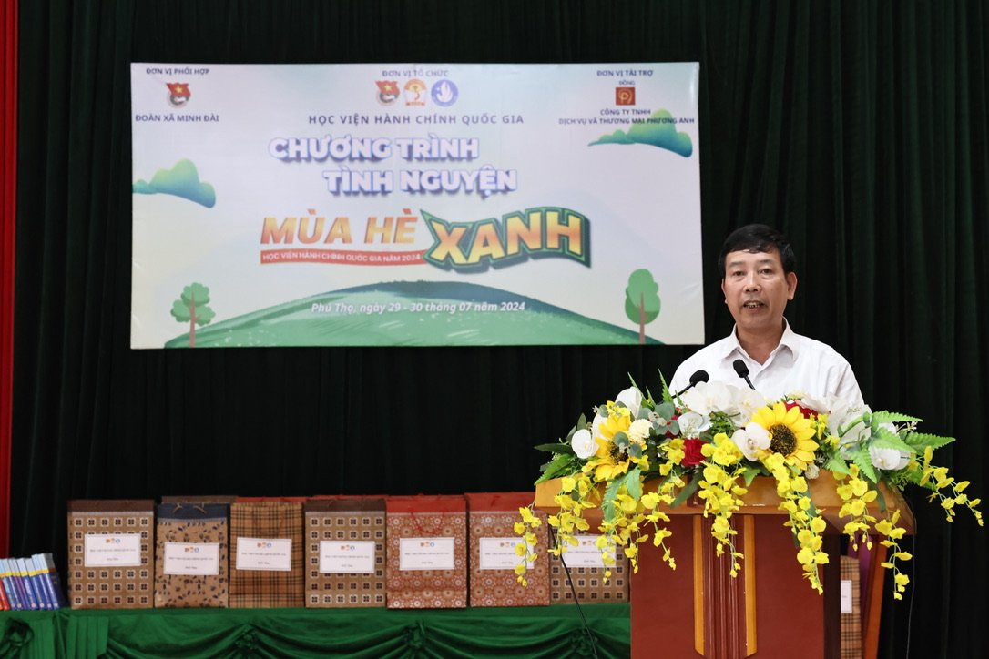 Đồng chí Nguyễn Văn Quân, Bí thư Đảng uỷ, Chủ tịch HĐND xã Minh Đài phát biểu tại chương trình.