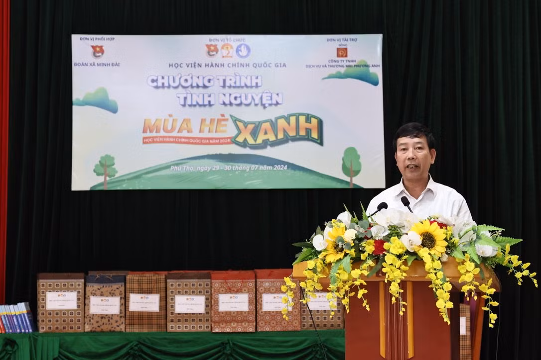 Đồng chí Nguyễn Văn Quân, Bí thư Đảng uỷ, Chủ tịch HĐND xã Minh Đài phát biểu tại chương trình.