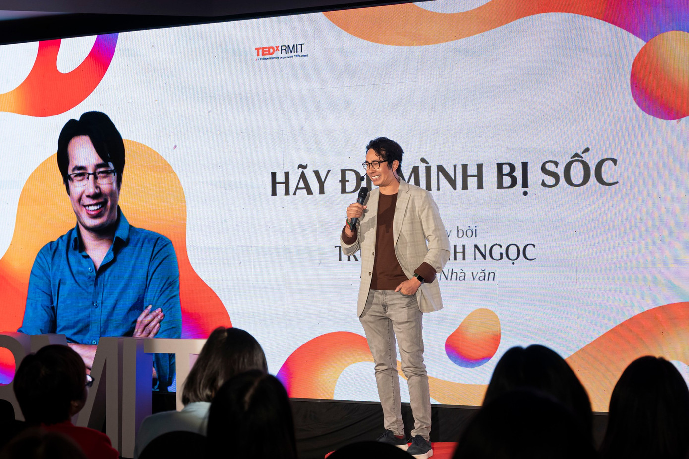 Ông Trương Anh Ngọc, nhà báo và bình luận viên thể thao (Ảnh: UK Motion và TEDxRMIT).
