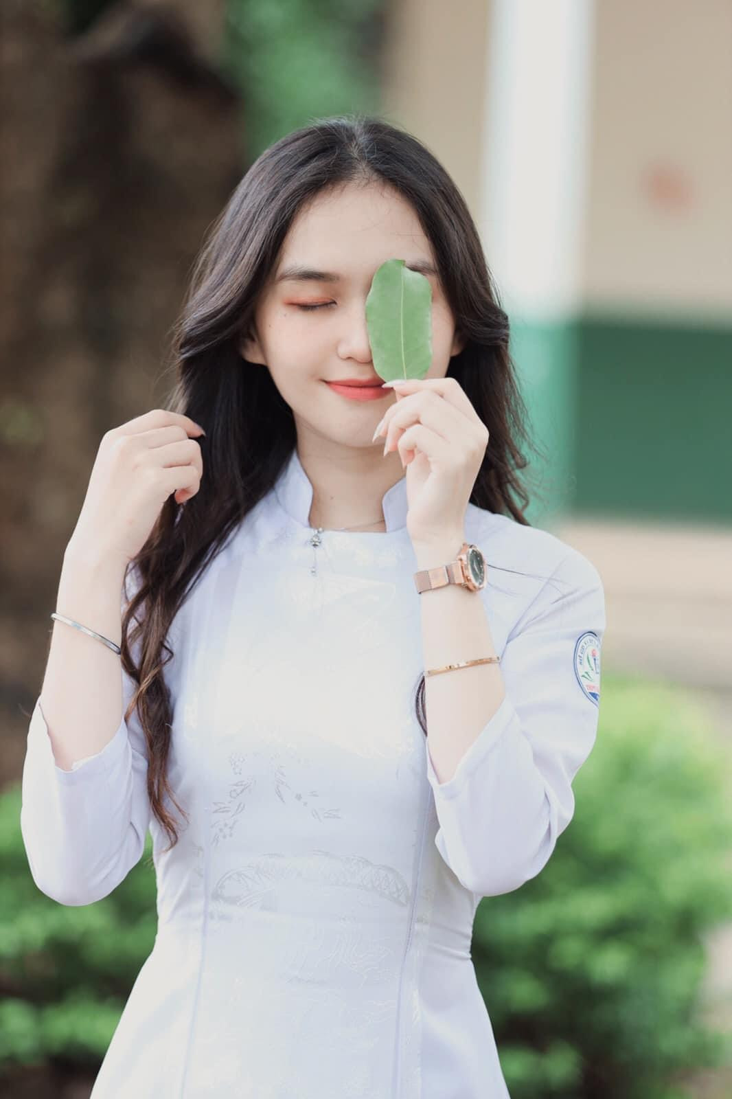 Tình yêu cũng giống như một cái cây, cần tưới và chăm bón thường xuyên.