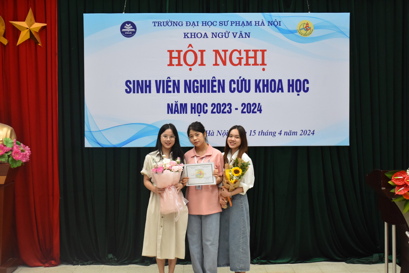Hội nghị sinh viên Nghiên cứu khoa học khoa Ngữ văn. Hội nghị sinh viên Nghiên cứu khoa học khoa Ngữ văn.