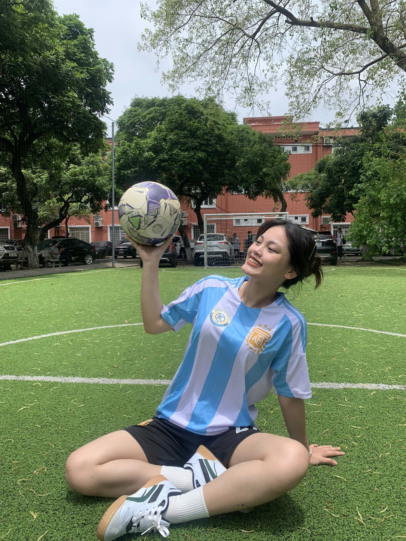 Việt Anh tham gia liên tiếp 2 năm giải bóng đá nữ của khoa.