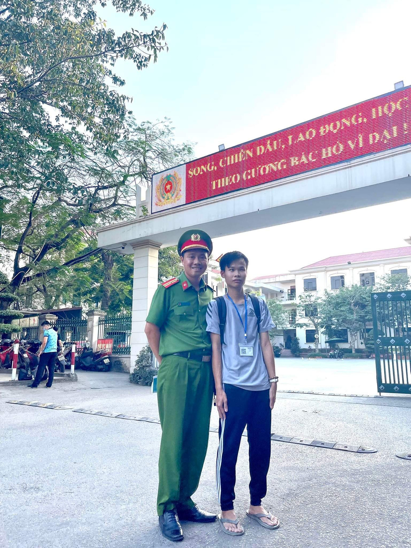 Ảnh chụp cùng thầy Trần Anh Tuấn.