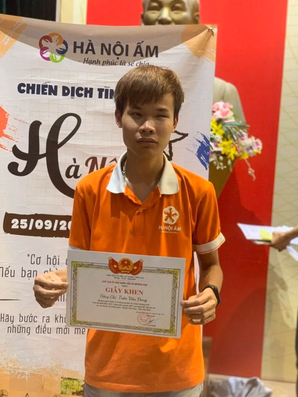 Ảnh chụp khi nhận giấy khen của xã Mường Đun. Ảnh chụp khi nhận giấy khen của xã Mường Đun.