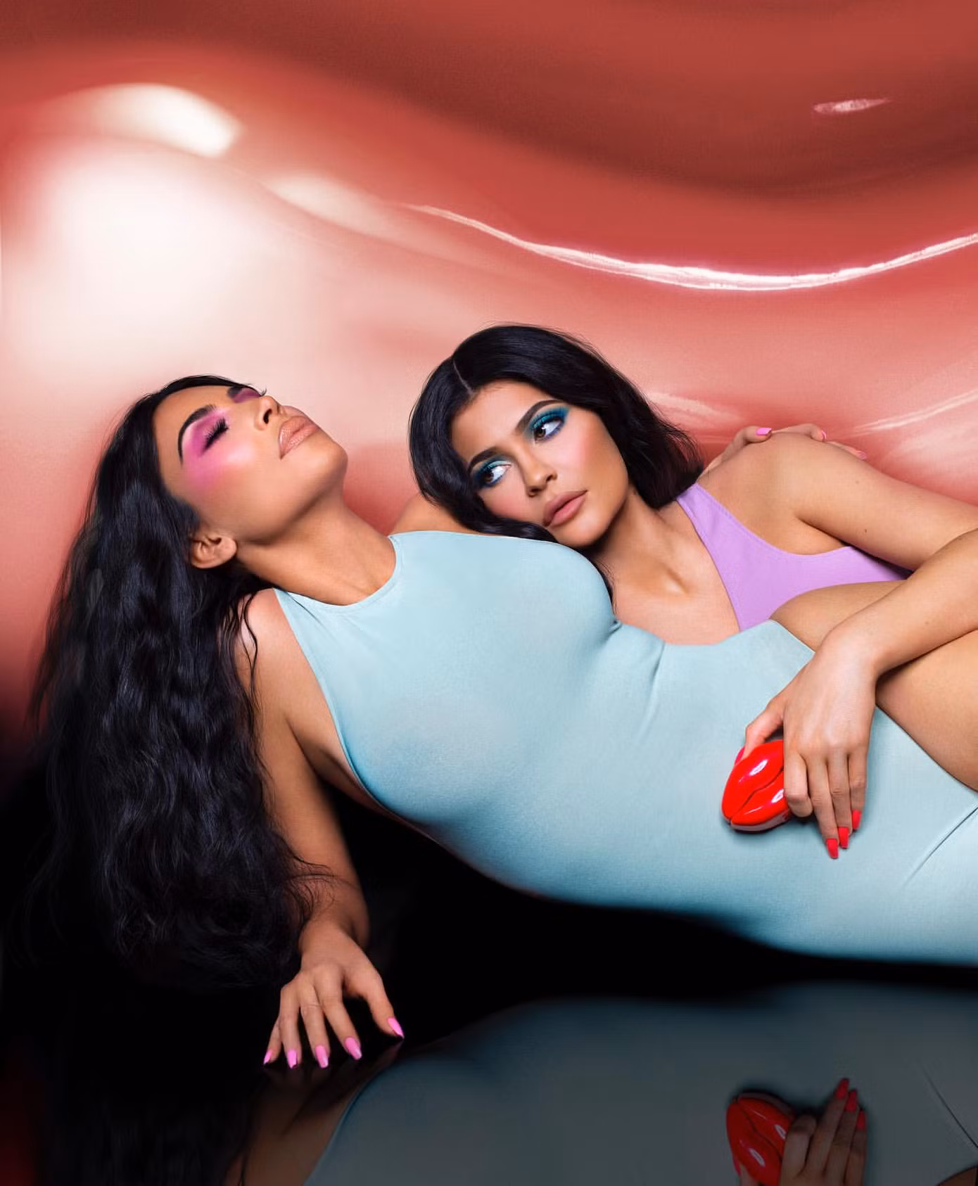Dân mạng cười lăn với ảnh Kim Kardashian photoshop quá đà 6 ngón chân ảnh 3