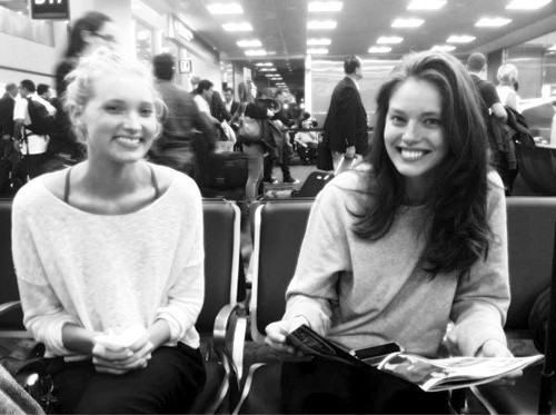 Hai mỹ nhân nội y đình đám đọ sắc vóc nóng bỏng ảnh 9