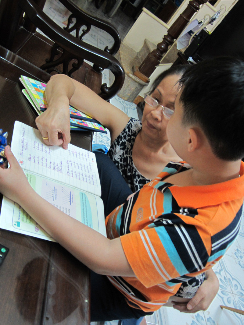 Bé Nguyễn Hoàng Giáp,9 tuổi ở Thạch Thất (Hà Nội) đã ở trọ được 4 năm