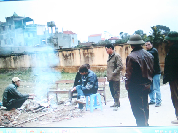 Đốt lửa giữa trời để sưởi