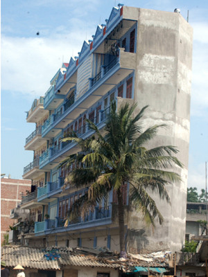 Ngôi nhà siêu mỏng trên đường Kim Liên - Ô Chợ Dừa . Ảnh: Phạm Yên Ngôi nhà siêu mỏng trên đường Kim Liên - Ô Chợ Dừa