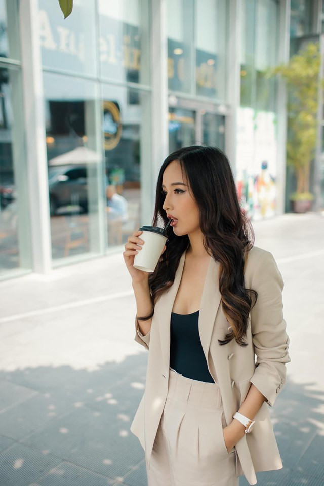 Minh Tú 'đốt mắt' fans khi khoe body nóng bỏng với nội y ren xuyên thấu ảnh 9