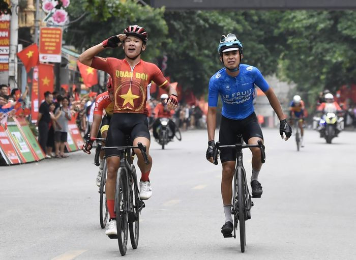 Phạm Lê Xuân Lộc (Quân đội) lập kỷ lục với 4 giải thưởng ở một chặng đua.