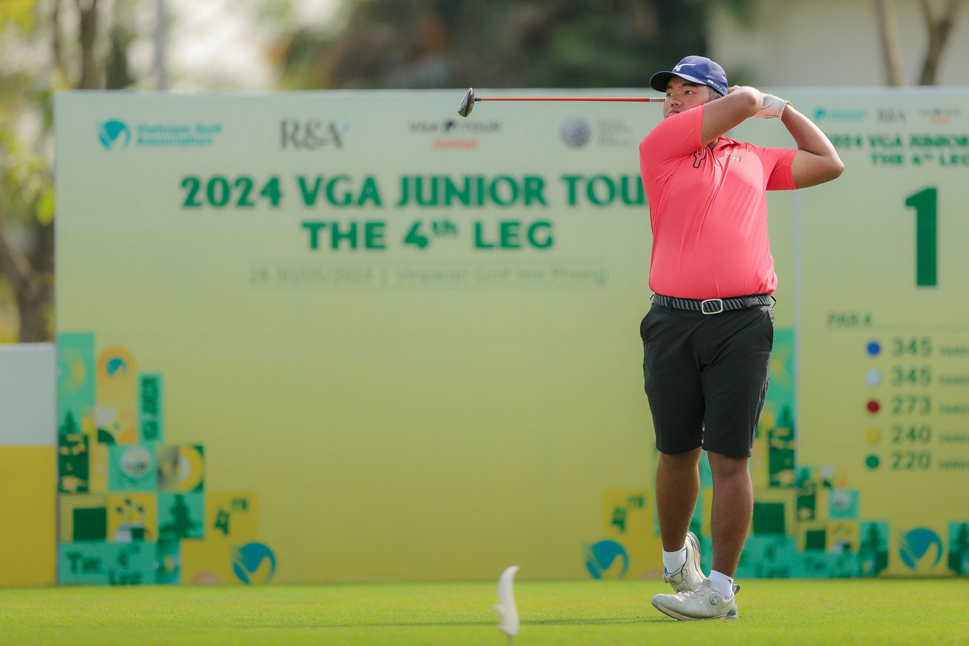 Nguyễn Đức Sơn tạm dẫn đầu chặng 4 VGA Junior Tour sau 2 vòng