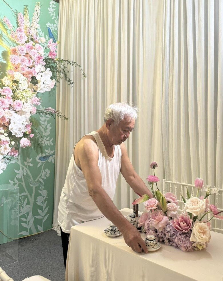 Thái Trinh chia sẻ ảnh bố chuẩn bị mọi thứ trước ngày trọng đại của con gái. Ảnh: FBNV.