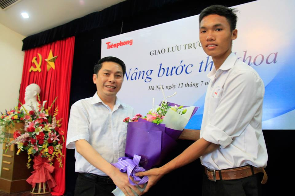 GIAO LƯU: Thủ khoa ‘đất học’ bật mí bí quyết vượt khó vươn lên ảnh 5