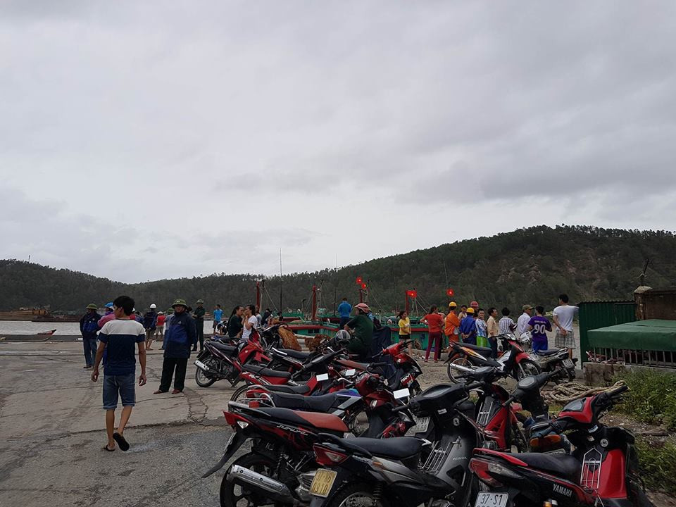 Cứu sống nhiều thuyền viên vụ chìm tàu ở Nghệ An ảnh 17