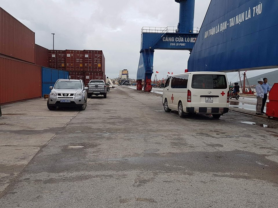 Cứu sống nhiều thuyền viên vụ chìm tàu ở Nghệ An ảnh 18